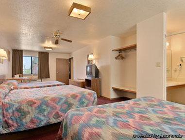 Days Inn By Wyndham Pueblo Room photo